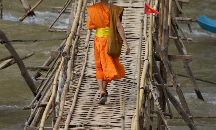 Laos-Luang Prabang-jeune bonze/01-par Muriel Marchais