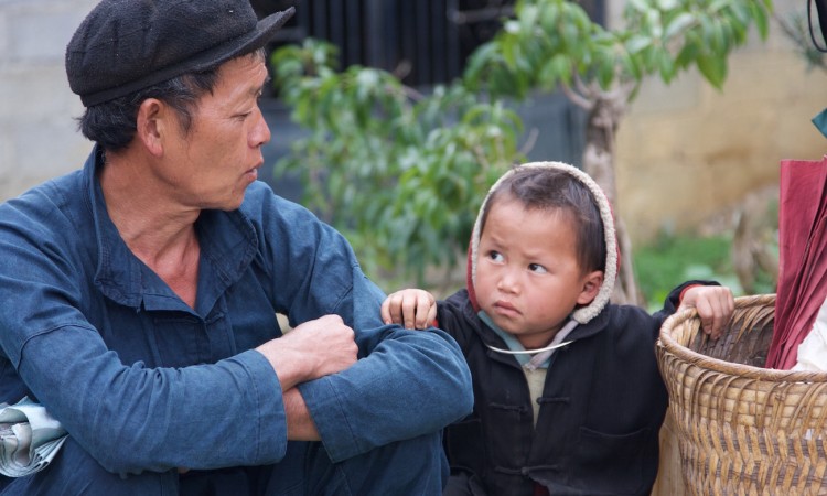 Enfant Hmong du Vietnam sur la Route de Dong Van - Photographe Muriel Marchais 2009