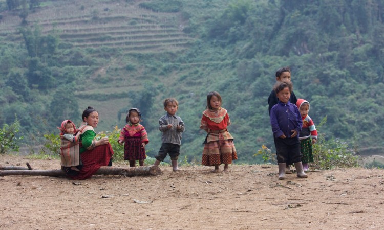 Enfant Hmong du Vietnam sur la Route de Dong Van - Photographe Muriel Marchais 2009