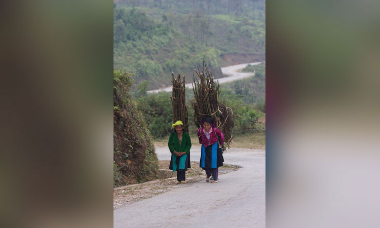 Enfant Hmong du Vietnam sur la Route de Dong Van - Photographe Muriel Marchais 2009